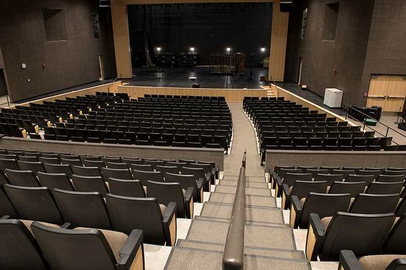 Thiết kế hội trường trường học: hướng dẫn chuyên sâu từ góc nhìn chuyên gia (kèm tiêu chuẩn – số liệu – checklist chọn đơn vị uy tín)