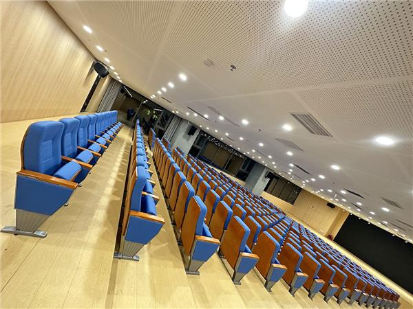 Thi công hội trường 500m² trọn gói – Âm thanh ánh sáng chuyên nghiệp